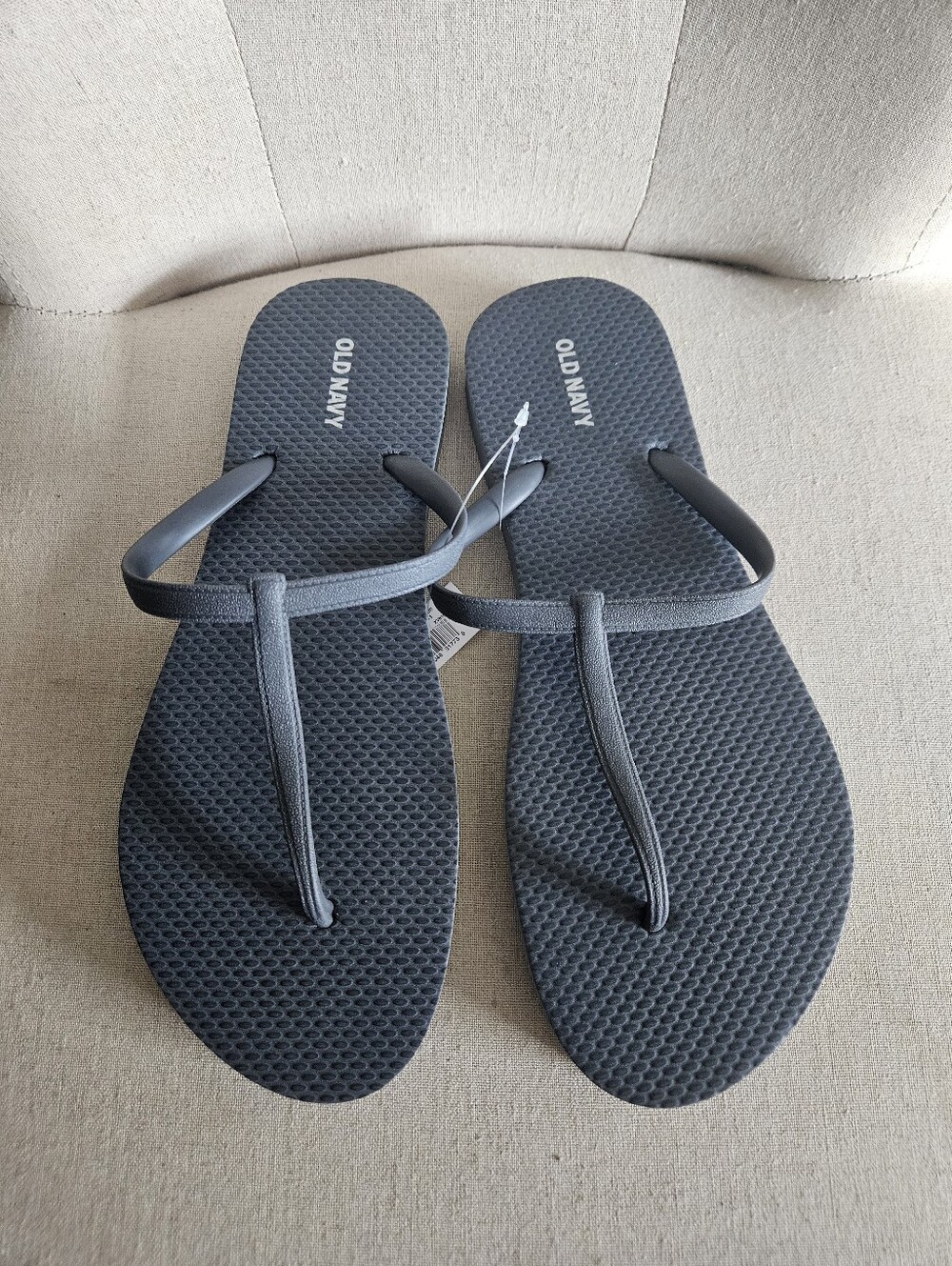 Old Navy Black Minimal T-Strap Flip Flops